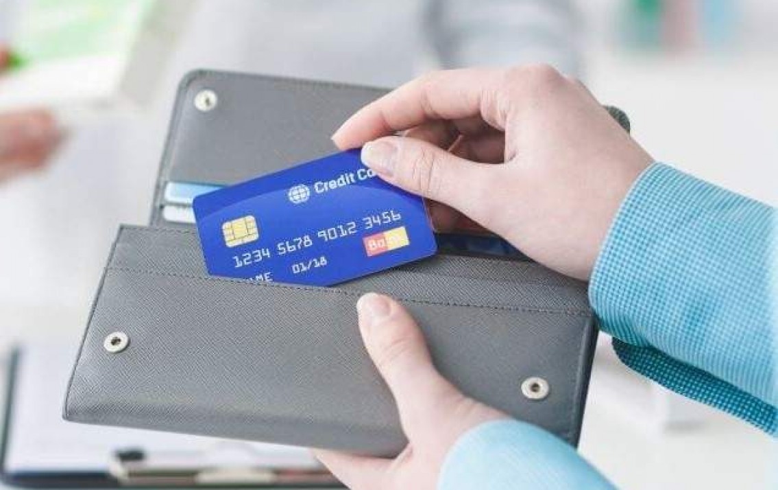 Cách tiết kiệm chi phí đáo hạn thẻ tín dụng cho người mới