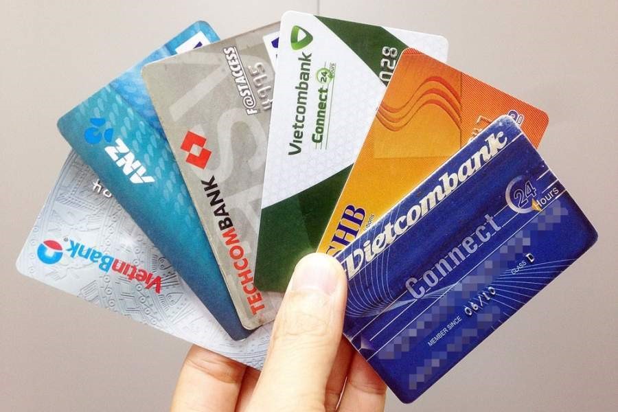 Biểu phí rút tiền mặt thẻ tín dụng mới nhất của các ngân hàng
