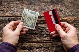  Thẻ tín dụng ngân hàng VPBank có được rút tiền mặt không?