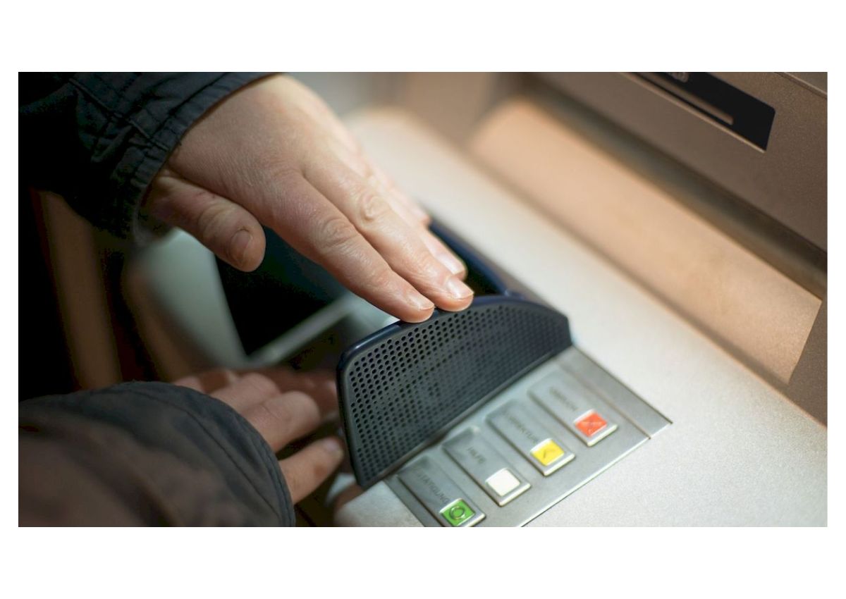 Cách lấy tiền mặt từ thẻ tín dụng từ cây ATM