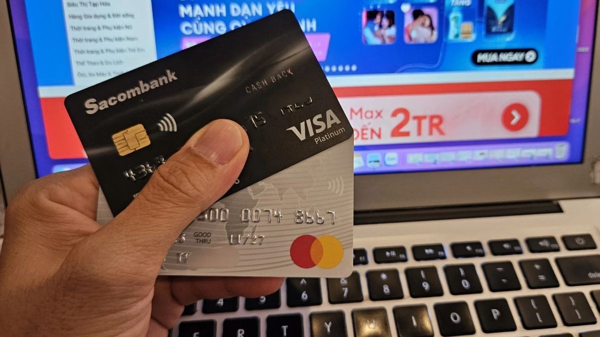 Ngân hàng tính phí rút tiền thẻ tín dụng Sacombank như thế nào?