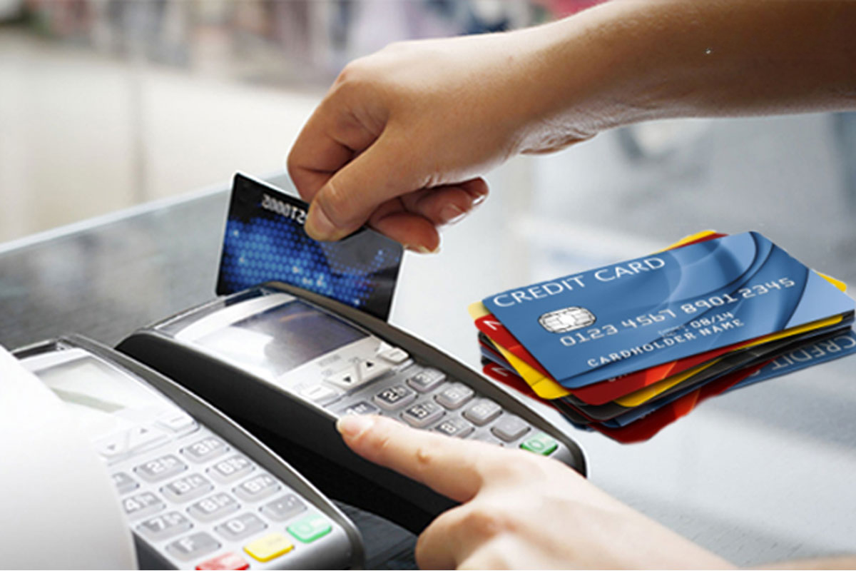 Phí rút tiền thẻ tín dụng Techcombank bao nhiêu tiền?